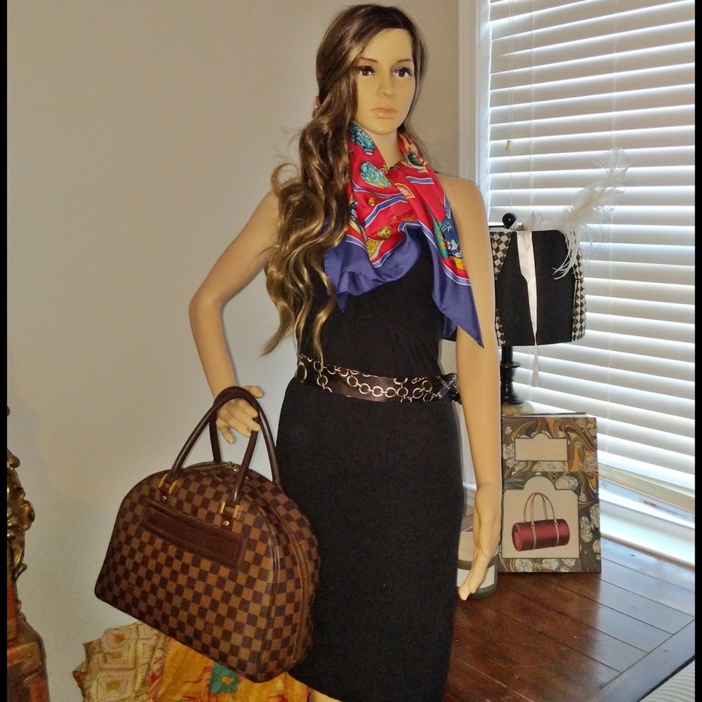 🚨Authentic!! Rare, now retired LV Damier Ebene Nolita